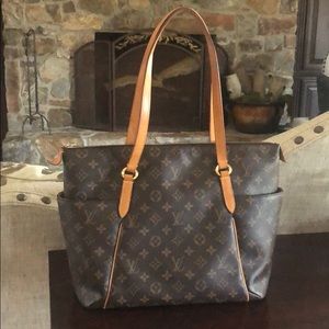 Louis Vuitton Totally MM Monogram  tote
